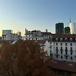 Attico Con Balcone In Centro A Milano Isola