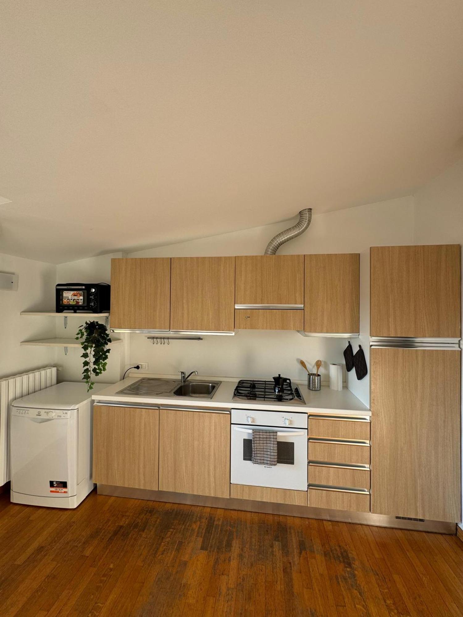 Attico Con Balcone In Centro A Isola Appartement